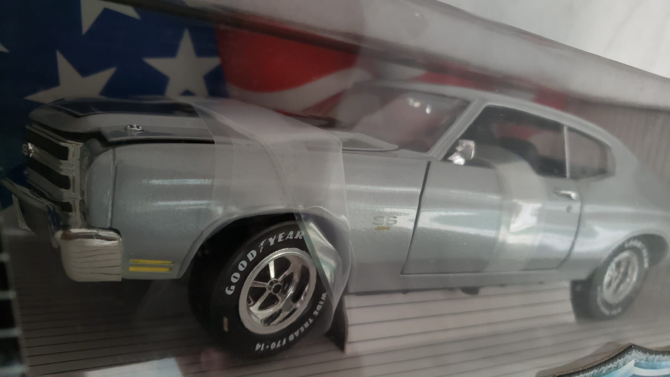 Ertl American Muscle 1:18 Diecast 1970 Chevy Chevelle SS – Silver - Image 17