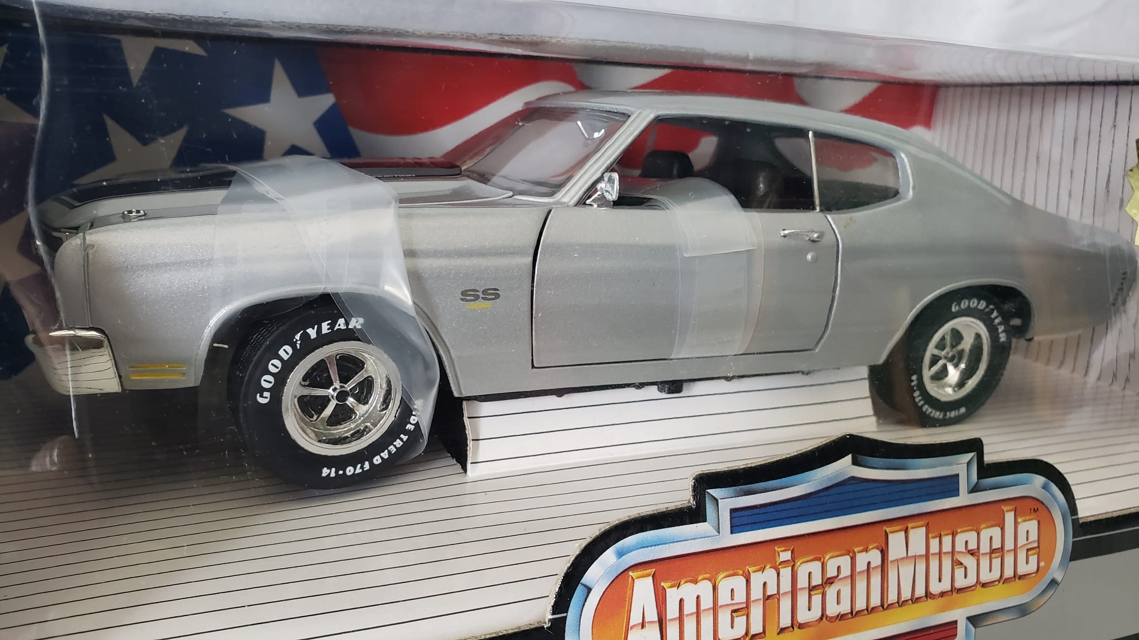 Ertl American Muscle 1:18 Diecast 1970 Chevy Chevelle SS – Silver - Image 21