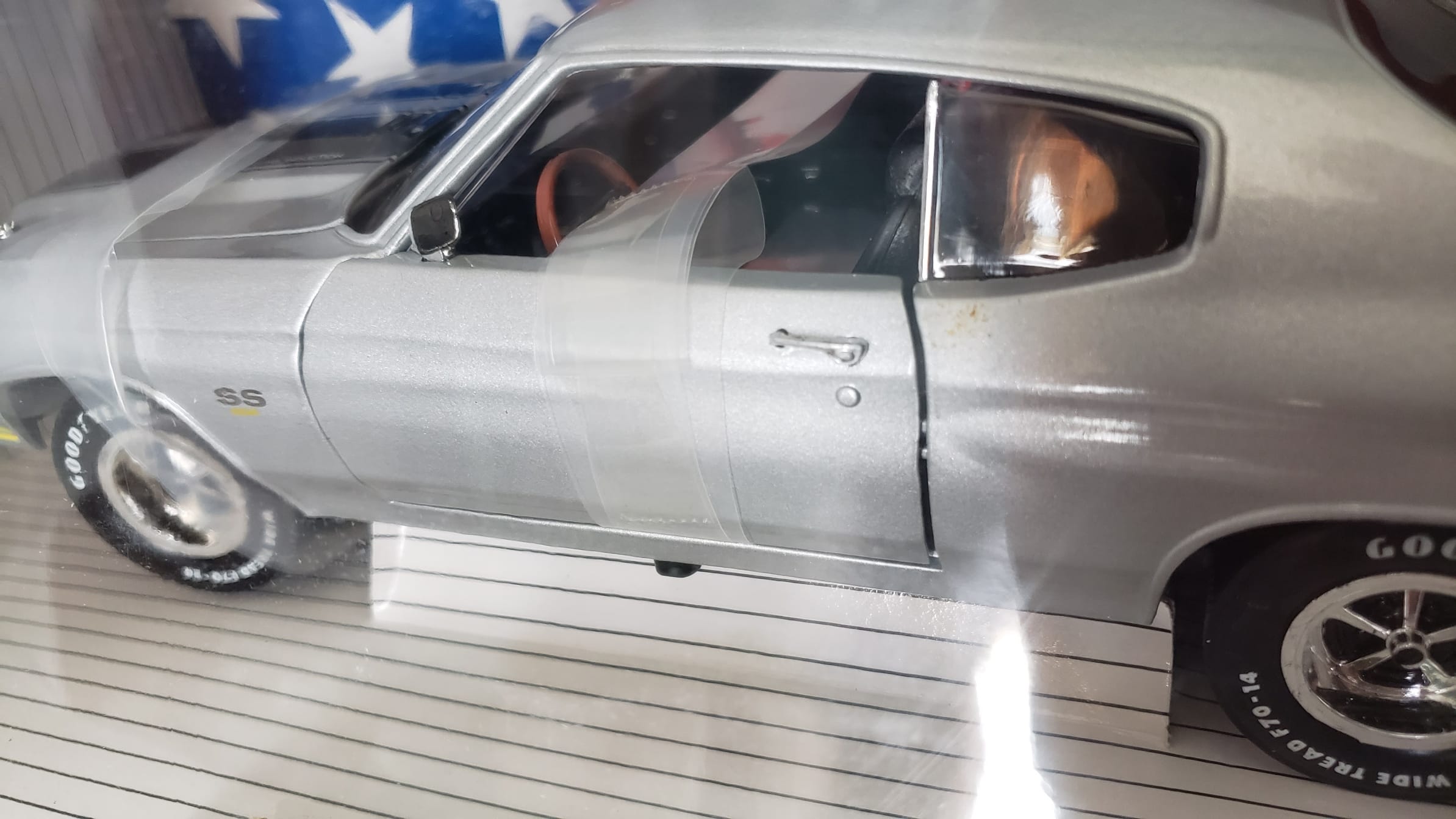 Ertl American Muscle 1:18 Diecast 1970 Chevy Chevelle SS – Silver - Image 4