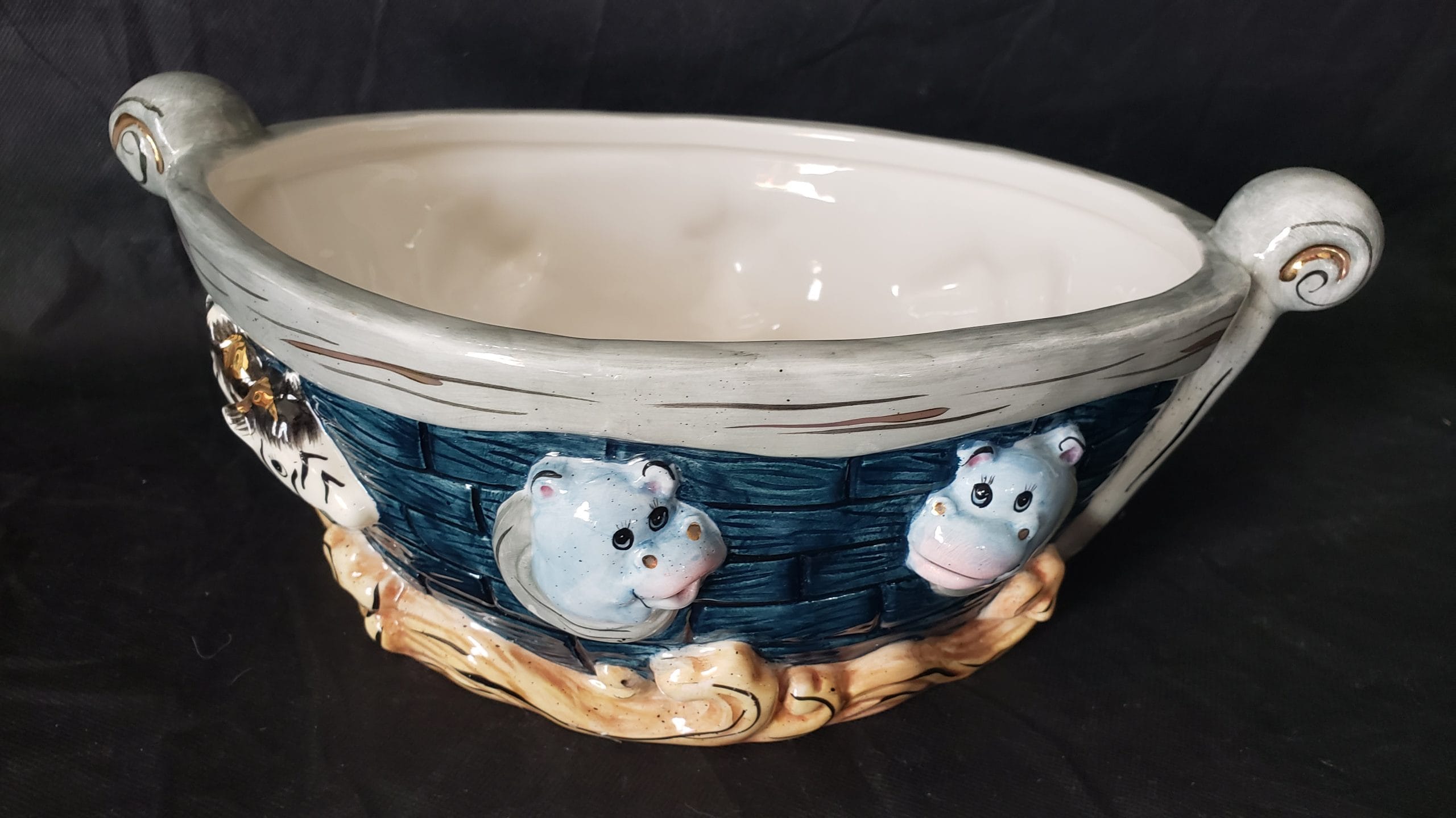 Ceramic Noah’s Ark Casserole Bowl – Decorative Serveware – Storybook Design - Image 12