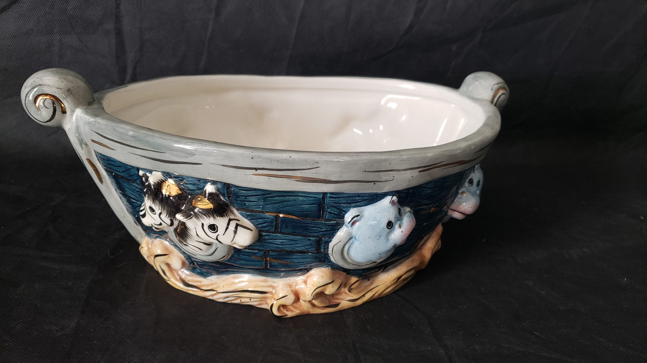 Ceramic Noah’s Ark Casserole Bowl – Decorative Serveware – Storybook Design - Image 13