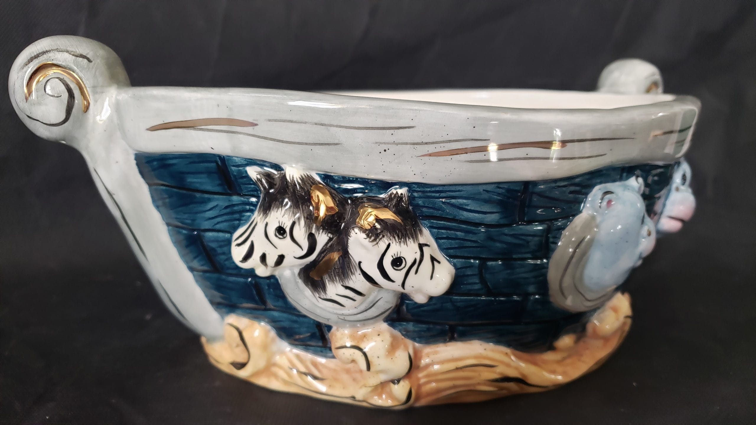Ceramic Noah’s Ark Casserole Bowl – Decorative Serveware – Storybook Design - Image 16