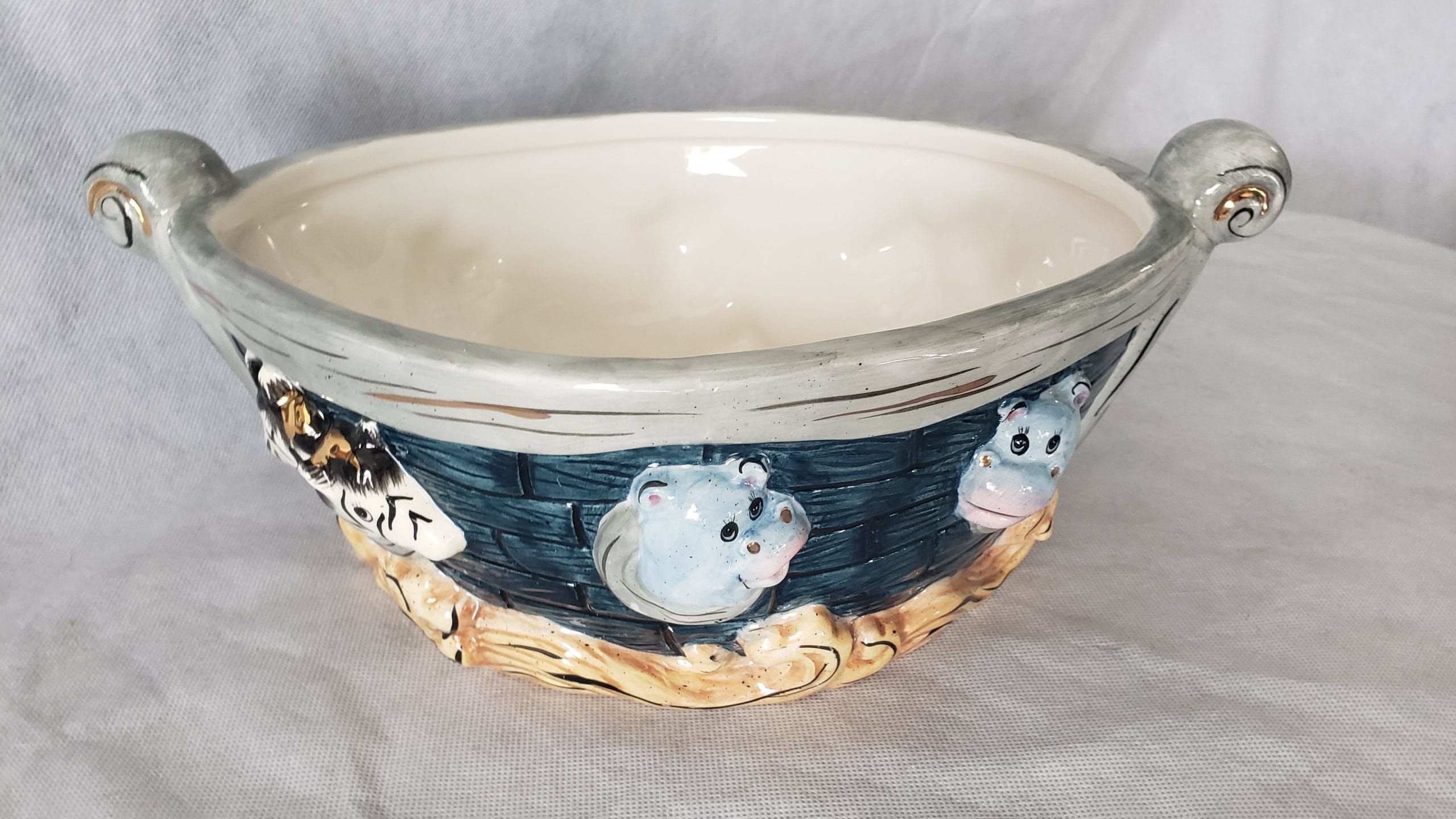 Ceramic Noah’s Ark Casserole Bowl – Decorative Serveware – Storybook Design - Image 7