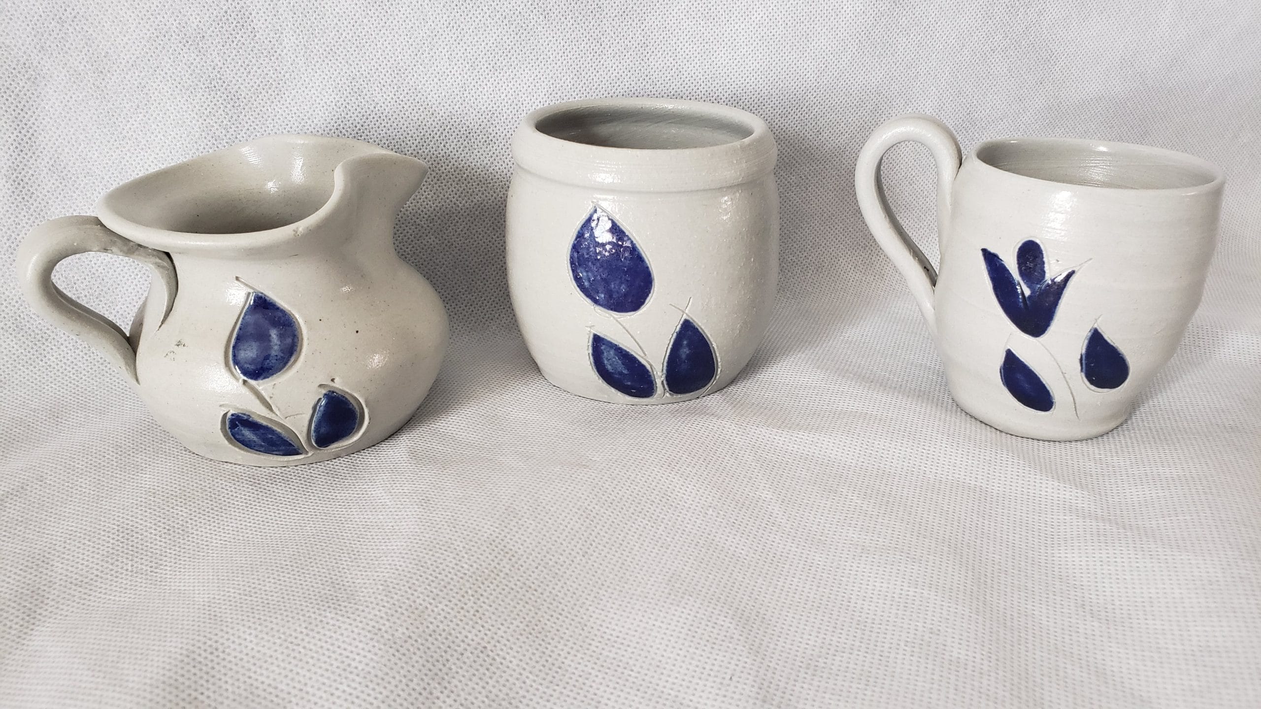 Vintage Williamsburg Cobalt Blue Pottery Tea Set – Leaf Design Cup, Creamer & Sugar - Image 18