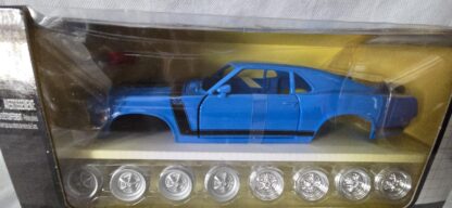 Blue 1970 Ford Mustang Boss 302 1:24 Scale Model Kit Diecast Toy Car Maisto - Image 21